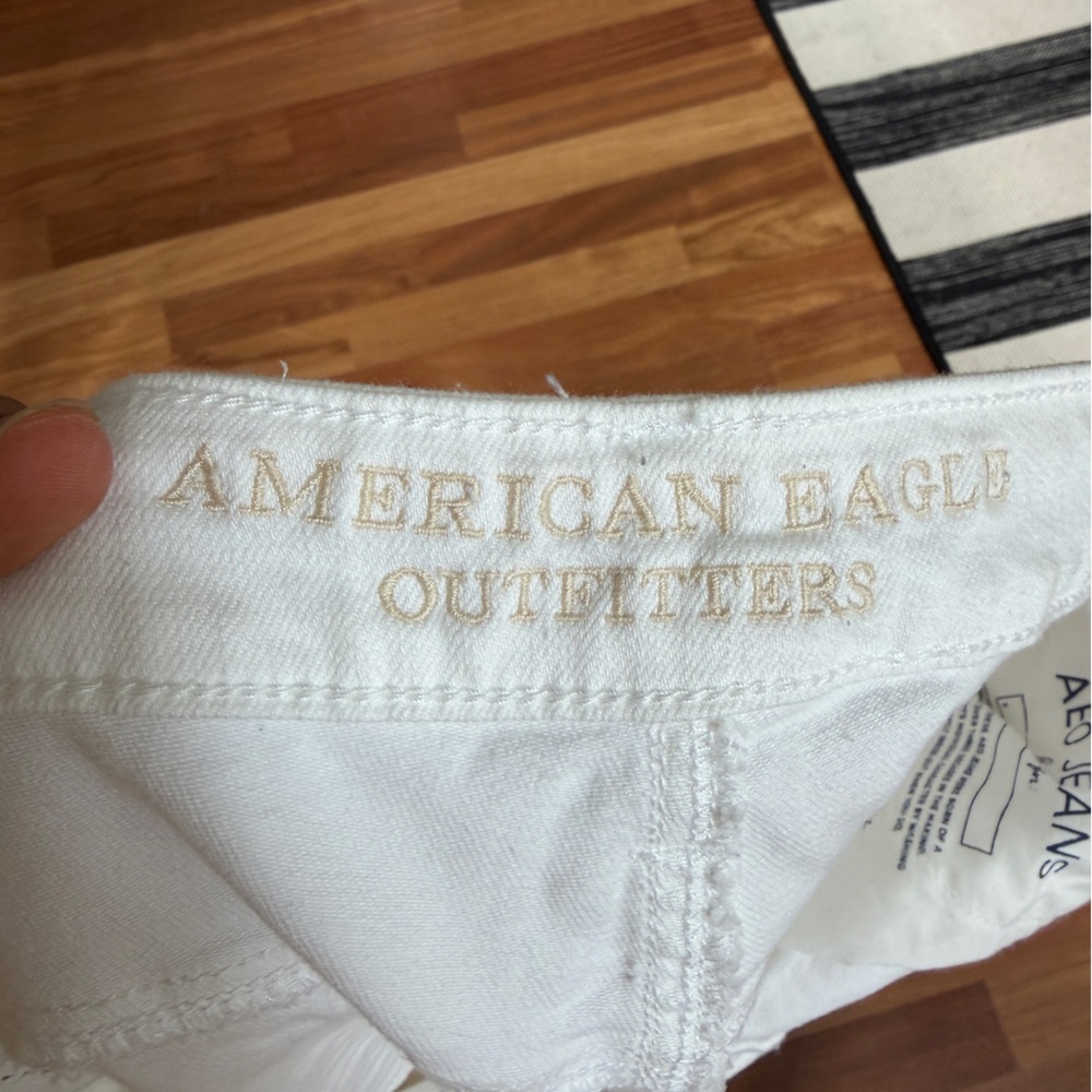 American Eagle Women's White Boy Crop With Distress Stretch Jeans  Size 14 - Picture 4 of 10